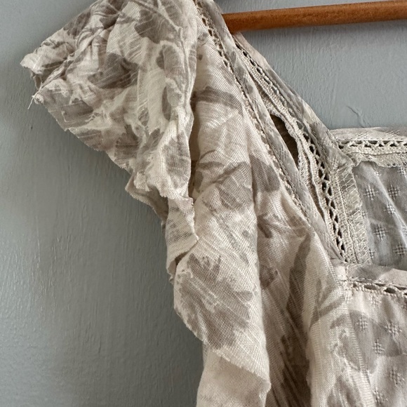 Vintage Lucky brand ruffled floral t-shirt with square neckline. - Picture 7 of 9